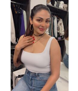 Neeru Bajwa Instagram - 📸 coming soon 😁 @avrandhawa @bluerubyartistry #gurjot