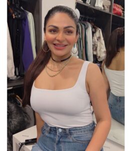 Neeru Bajwa Instagram - 📸 coming soon 😁

@avrandhawa @bluerubyartistry #gurjot
