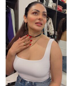 Neeru Bajwa Instagram - 📸 coming soon 😁 @avrandhawa @bluerubyartistry #gurjot