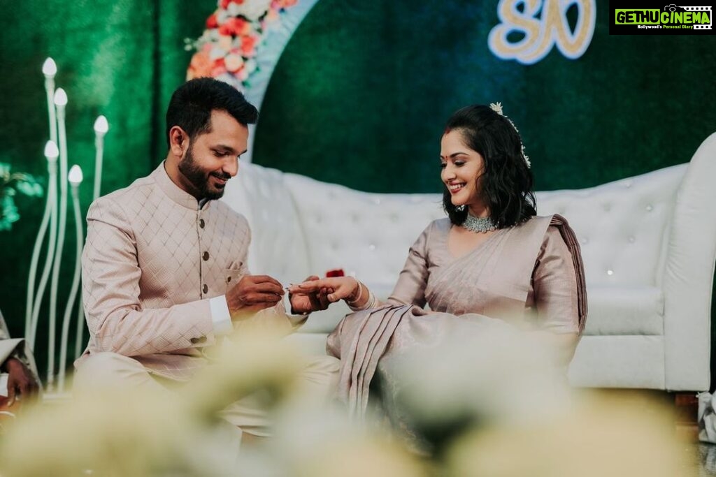 Neetha Ashok Instagram - Traditions are beautiful. Loved the very traditional way of sitting down and exchanging the ring ❤️ All though we had our own problems with sitting down 😂😂 🙃 Me: my ankles are sore 365 days 😂😂 Him: his pants were too tight 😂🤭 Audience complaint: they were able to see only the backs/bottoms of the photographers and friends who came forward to capture this moment 😂😂 Pc @pixel_stream Accessories @beadedtreasuresjewelry Blouse @rishi_designs11 Mua @shefali_ballal #traditions #engagement #rituals #sealedforlife #MestaNee #rings #laughter #bridetobe #groomtobe #candid #pixelstream #usmoments❤️ Kota, Kundapura