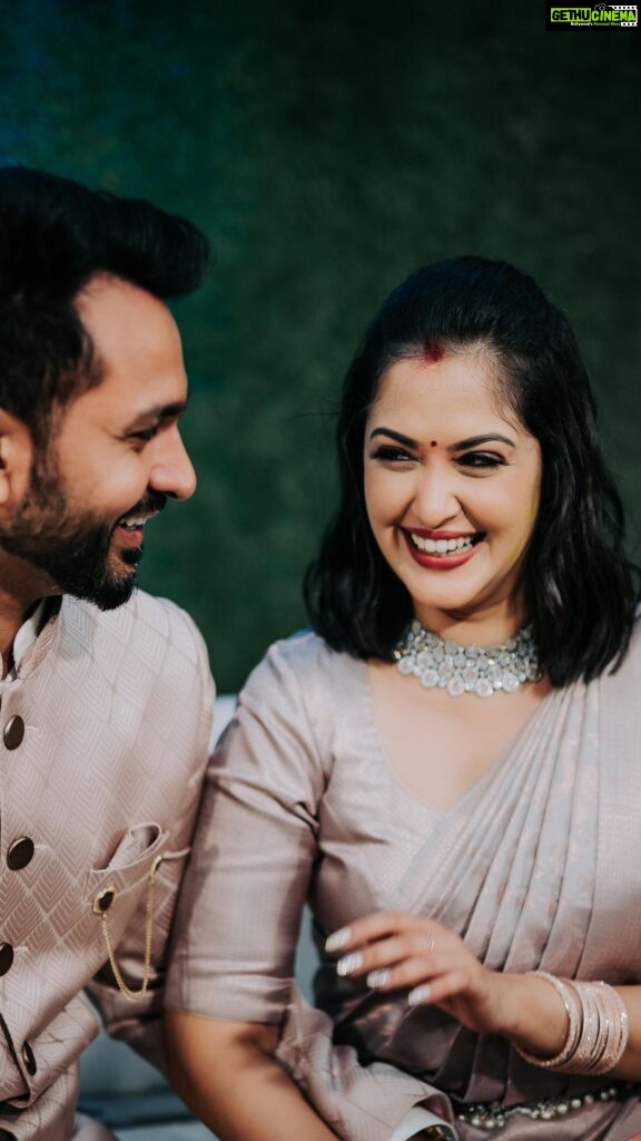 Neetha Ashok Instagram - Engagement edition:1 🙈 Introducing the love of my life to my insta Fam 😬🙈 blessed to have found you❤️ Planning for this last moment engagement was so much fun 🤩 Pc @pixel_stream Accessories @beadedtreasuresjewelry Blouse by @rishi_designs11 Mua @shefali_ballal Kota, Kundapura