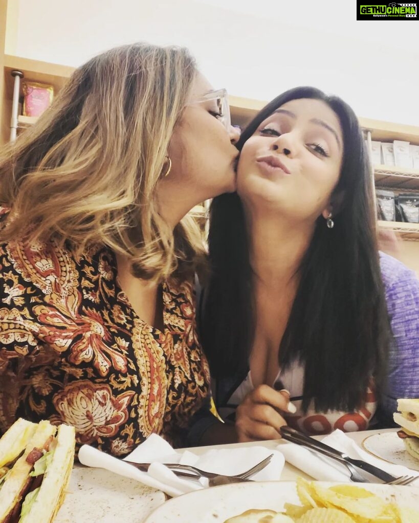 Neetu Chandra Instagram - Some love and care never change! I met my cousin shilpi after 7 years in #Mumbai yesterday and literally had tears of happiness, seeing her. She is an awesome daughter, wife, sister, and friend, too. An extraordinary professional, behind the camera. I love you, my darling, forever! Great luck with everything. ❤️❤️❤️ #sisterlove #mysister #sister #family #important #crucial #missyou #love ❤️❤️❤️❤️ J W Marriott- Juhu