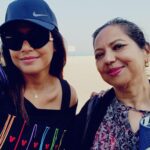 Neetu Chandra Instagram – “Finding peace and balance on the beautiful Jumeirah beach while practicing yoga with @gemsofyogauae ❤️

#Biharschoolofyoga back to my roots🧘‍♀️ Jumeirah Beach, Dubai