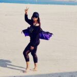 Neetu Chandra Instagram – “Finding peace and balance on the beautiful Jumeirah beach while practicing yoga with @gemsofyogauae ❤️

#Biharschoolofyoga back to my roots🧘‍♀️ Jumeirah Beach, Dubai