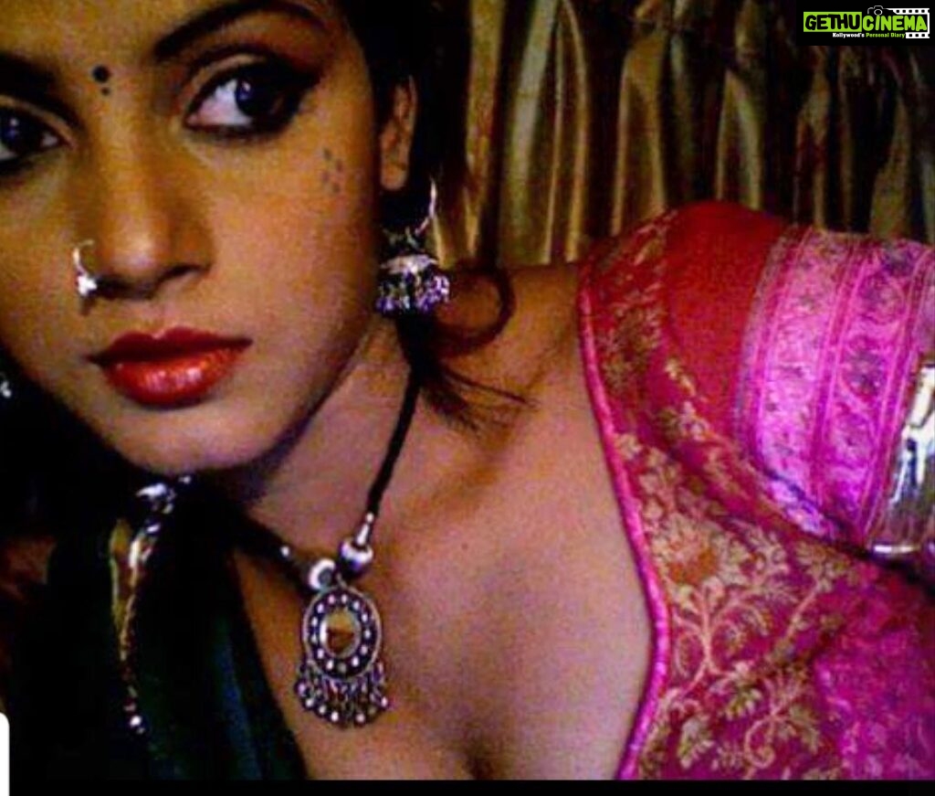 Neetu Chandra Instagram - Mere naina bade katil maar hi dalenge😉 #throwbackthursday #throwback