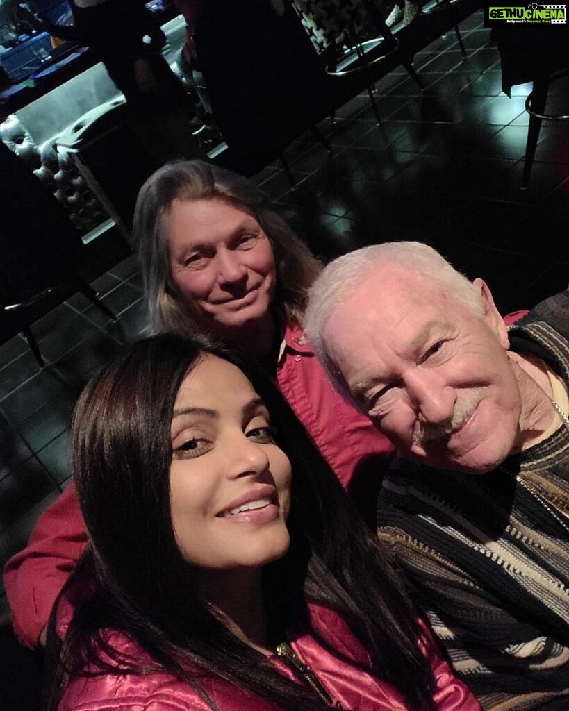 Neetu Chandra Instagram - Spent my evening at #lasvegas with these lovely people, good food, and music. I find Solace in elders♥️♥️ #lasvegasbaby #music #goodfood #elders #travel #love #happiness #what_happens_in_vegas_happens_only_in_vegas