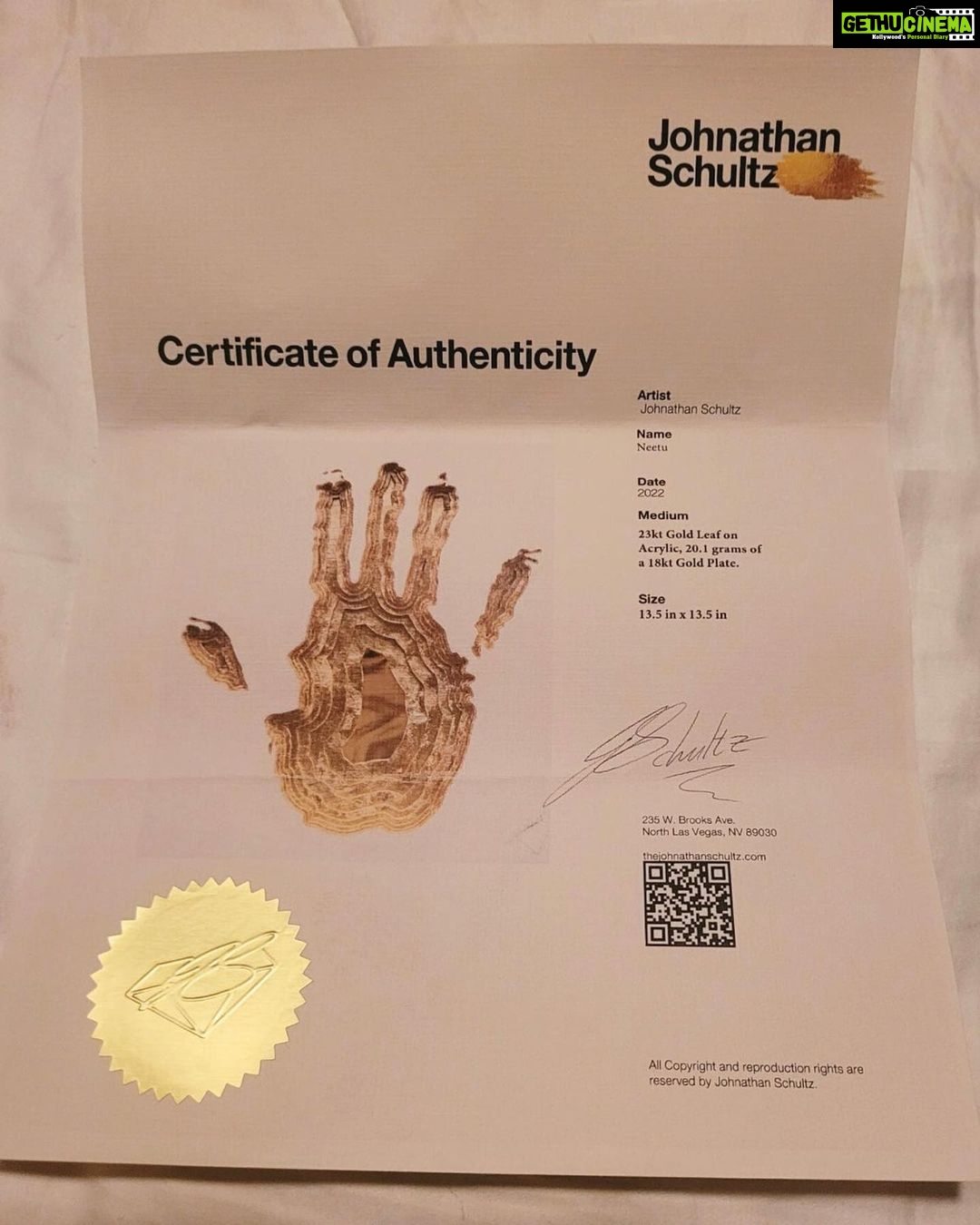 Neetu Chandra Instagram - I finally got my hands on this stunning work of art by Jonathan Schultz. He took my handprint 10 months back, and now I have this lovely imprint in gold that stands for freedom, glory, and hope. Worth the wait❤️. @thejohnathanschultz Thank you so much, darling. Keep growing and blessing the world with your art. #art #goldart #golden