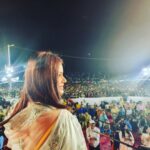 Neetu Chandra Instagram – Last evening at #juhubeach for #chhathpooja Thank you @sanjaynirupam ji @pradeep.sinha ji for inviting me. It was so wonderful meeting our own @pankajtripathi Bhaiya 🙏😊Met  our favorite super talented singer #chandantiwari and beautiful singer @priyamallickofficial ❤️😊 #bihar and we #biharigirls together ❤️ We rock together ❤️ Chhathi Maiya aap sabki manokamna puuri kare 🙌🙌🙌 #jaichhathimaiya🙏