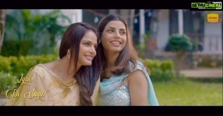 Neetu Chandra Instagram - छठ के पूरा गाना आगइल बाँ Bejod channel पे देखी जा और प्यार दी जा ❤️👏🏻 https://youtu.be/yS4u2IvTD1Y स्वर - @sunidhichauhan5 निर्माता - @nituchandrasrivastava @nitinchandrabihar निर्देशक- @nitinchandrabihar सह निर्देशक- @chandra_nisha छायाकार -@aryakundan गीतकार - @drsagargeetkar