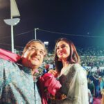 Neetu Chandra Instagram - Last evening at #juhubeach for #chhathpooja Thank you @sanjaynirupam ji @pradeep.sinha ji for inviting me. It was so wonderful meeting our own @pankajtripathi Bhaiya 🙏😊Met our favorite super talented singer #chandantiwari and beautiful singer @priyamallickofficial ❤️😊 #bihar and we #biharigirls together ❤️ We rock together ❤️ Chhathi Maiya aap sabki manokamna puuri kare 🙌🙌🙌 #jaichhathimaiya🙏
