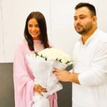 Neetu Chandra Instagram – बिहार को दया नहीं प्रेम चाहिए,अब संवेदना चाहिए और आज उपमुख्यमंत्री @yadavtejashwi से मिलकर लगा की आखिर हमें वो नेता मिल ही गया जो सही में बिहार को आगे रख रहा है| आज लगा की बिहार मजबूत हाथों में है। फिल्म पॉलिसी,OTTऔर टूरिज्म की चर्चा पर तुरंत कार्रवाई करने के लिए बहुत धन्यवाद🙏😊 #bihar 
#bihari 
#ekbihari 
#bihartourism ❤️
#leader