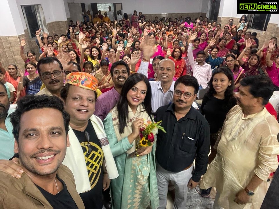 Neetu Chandra Instagram - Bringing Jamshedpur's Maithili community together in a divine celebration! 🙏🏽✨ Today's Maithili Samaaj Pooja was a sight to behold, filled with vibrant colors, soulful music, and an atmosphere of devotion. And as we celebrate Janki Navmi, let us offer our prayers to the goddess Janki and seek her blessings for peace and prosperity. 🌺🕉️ #MaithiliSamaajPooja #JankiNavmi #jamshedpur