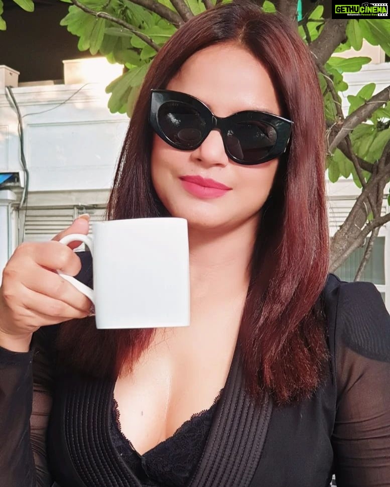 Neetu Chandra Instagram - Morning green tea/coffee ? ❤️