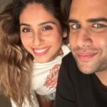 Neha Bhasin Instagram - Jag Ghumiya Unplugged, chilled out, fun evenings…. @nehabhasin4u @rajivadatia ❤️❤️❤️❤️