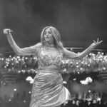 Neha Bhasin Instagram - Dear women, Let's give ourselves permission to be our fabulous selves all day, everyday. Let us promise to lift each other up, no matter what. I see you and I love you. You are great. #happywomensday #nehabhasin #nehabhasinlive