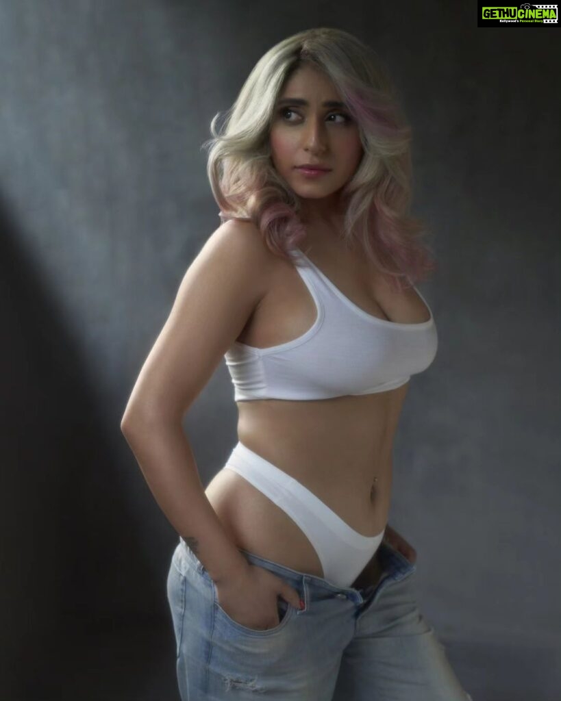 Neha Bhasin Instagram - You wanted to see her in colour Photographer @kevin.nunes.photography Make up @makeoverby_anna Hair @hairstylistguddi.s #Nehabhasin
