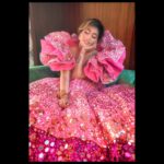 Neha Bhasin Instagram – Dreamy in Pink 💝

Concept & styling: @sharaashraf 
Outfit: @suneetvarmaofficial 
Photos: @ichitanand & @himanshusharmaphotographyy
Makeup: makeoverby_anna 
Hair: @makeupby_susan
Jewellery: @mineofdesign