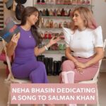 Neha Bhasin Instagram - Aww! @nehabhasin4u dedicating a song to Salman Khan, from the movie “Sultan”, as they have worked together in that. We are totally mesmerised by her voice.😍❤️ . . . . Full video out on FILMYGYAN’s Youtube channel . . #nehabhasin #nehabhasin4u #filmygyan #salmankhan #anushkasharma