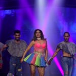 Neha Bhasin Instagram - Neha Bhasin Live : with the live sound.. In today's day and age while most artists take pride in lip syncing and dangling the mic mid air like a prop, we relish singing and playing live together. It is the most precious moments we live for. @joelcrasto.zoel @kenneth_rebello_doublethumb @cassius_drums @sanjuaguiar @rishabh_shankar @manoj_bej_das @aaseemtrivedi @murishkad #nehabhasin #nehabhasinlive