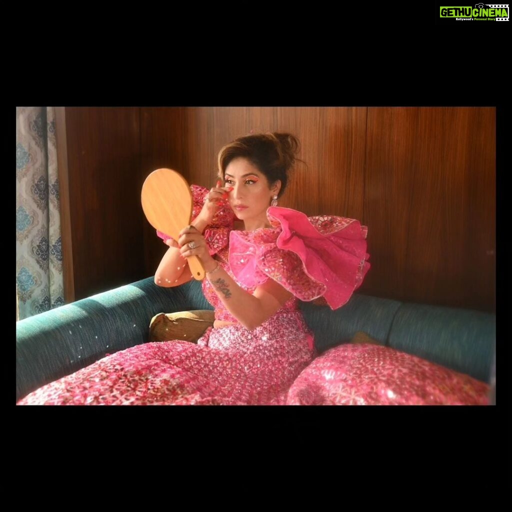 Neha Bhasin Instagram - Dreamy in Pink 💝 Concept & styling: @sharaashraf Outfit: @suneetvarmaofficial Photos: @ichitanand & @himanshusharmaphotographyy Makeup: makeoverby_anna Hair: @makeupby_susan Jewellery: @mineofdesign
