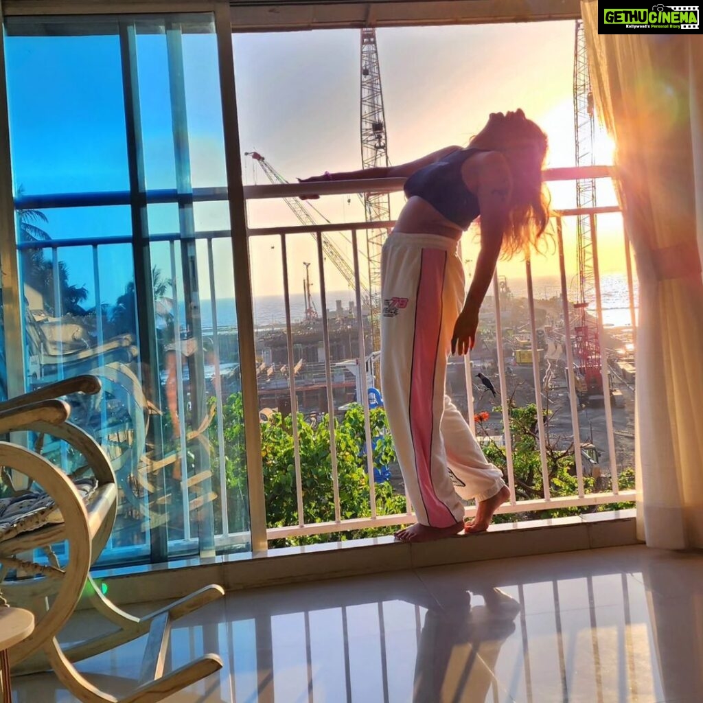 Neha Bhasin Instagram - I live for sunsets