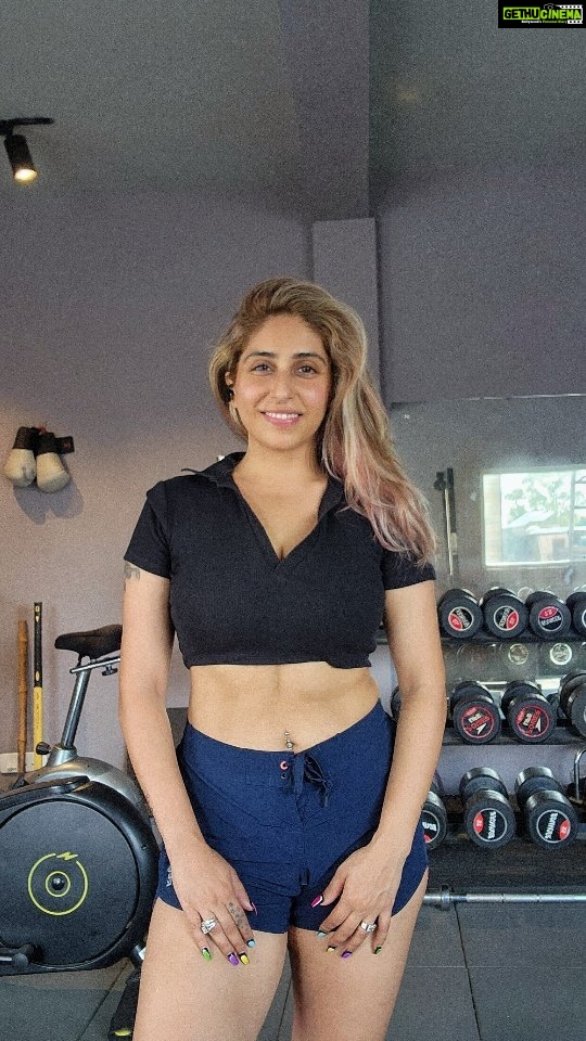 Neha Bhasin Instagram - Monday motivation : aerobic style kick boxing dance workout. Post long Pms, periods, IBS I really needed a routine to make me happy. And Naatu Naatu just did it for me. Try the workout, make faces, have fun 😋 #nehabhasin #danceworkout #naatunaatu #kickboxing