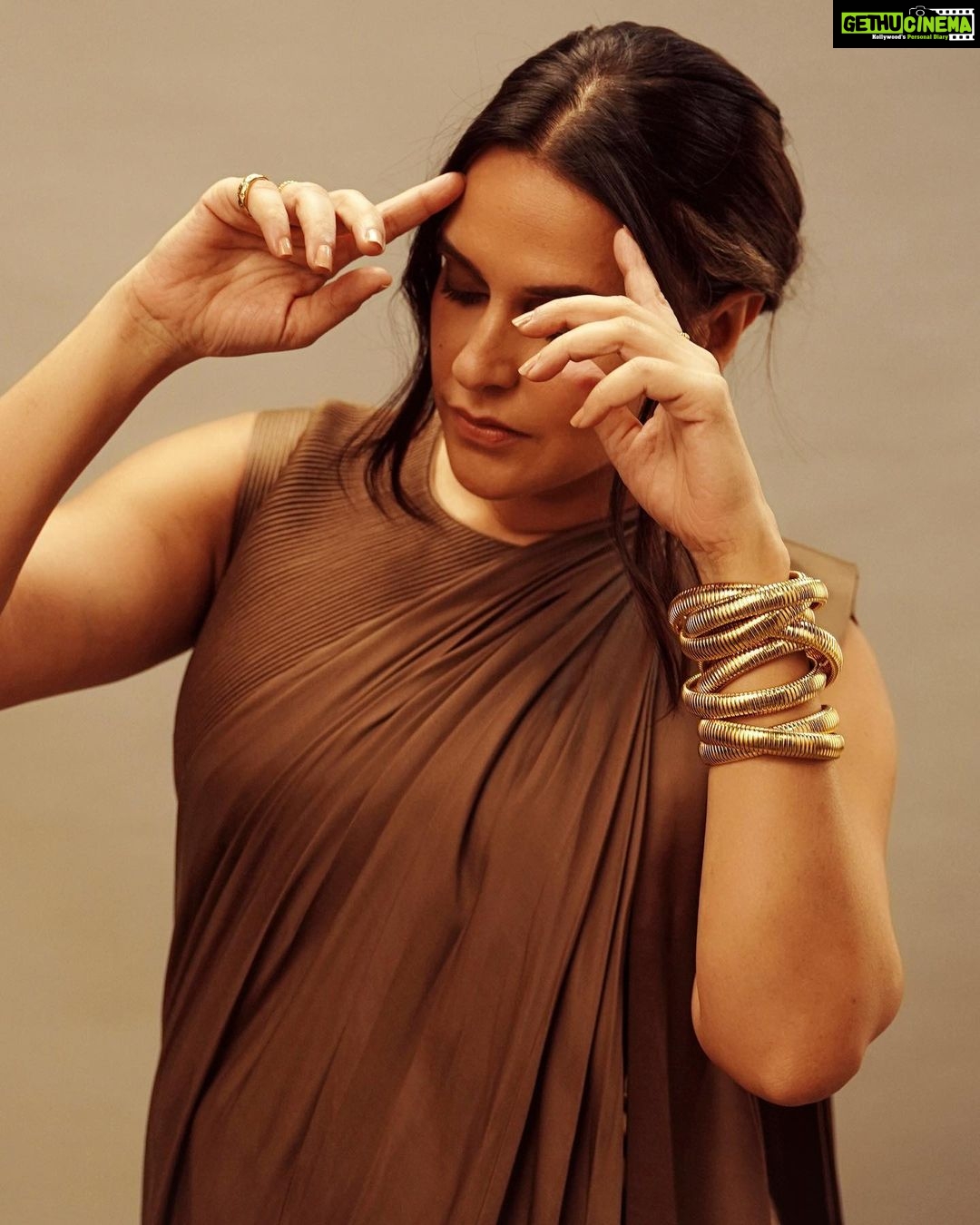 Neha Dhupia Instagram - The dark side of olive … ✨ . . . . . . @ampmfashions @timelessjewelsby_s @vblitzcommunications @pallavisymons 💄 @kamaldeepss @ayeshakhanna20 👗 Styling team @inirahk @kapilcharaniya 📸