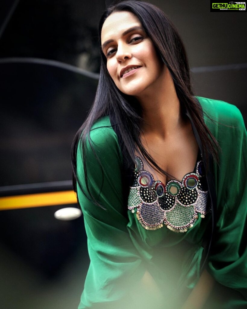 Neha Dhupia Instagram - Just a girl going green 🍀 . . . . . @nupurkanoiofficial @mitavaswani 💄 @ayeshakhanna20 👗 @kapilcharaniya 📸