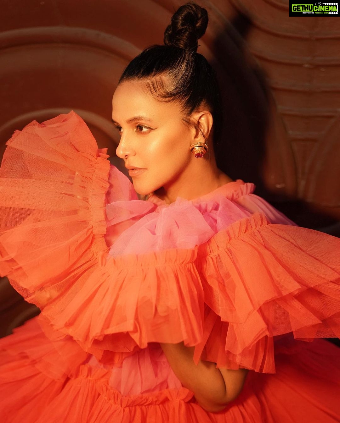 Neha Dhupia Instagram - Hi 🙋♀️ there #cheekbones … long time no see 😍🔥😋 . . . . . . . . . . In .. @abujanisandeepkhosla @outhousejewellery @ayeshakhanna20 👗 @yountentsomo 💄 @kapilcharaniya 📸