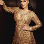 Neha Dhupia Instagram - Objects in the mirror are _____ than they appear! #fillintheblanks 😜 . . . . . . @mitavaswani @hamidahairartis @kapilcharaniya @shivnarayanjewellerspvtltd
