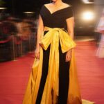 Neha Dhupia Instagram - Walking on sunshine ☀️… . . . . . . . . #hostmodeon @criticschoicefilmawards @gauriandnainika @minerali_store @mitavaswani @kamaldeepss @ayeshakhanna20 @inirahk @bilquis_qazi_07 @thakkerrishi @kapilcharaniya