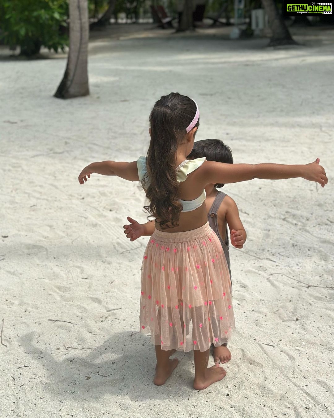 Neha Dhupia Instagram - Take us to our favourite part of the π β¦ where the sun shines bright and everything feels right!!! π¬βοΈππ π€Ώπ’π¦ #springbreak #photodump part 1 . . . . @diamonds_thudufushi @oneaboveglobal