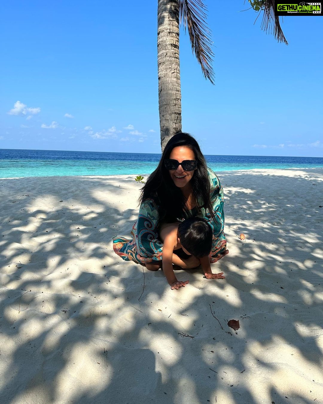 Neha Dhupia Instagram - Take us to our favourite part of the π β¦ where the sun shines bright and everything feels right!!! π¬βοΈππ π€Ώπ’π¦ #springbreak #photodump part 1 . . . . @diamonds_thudufushi @oneaboveglobal