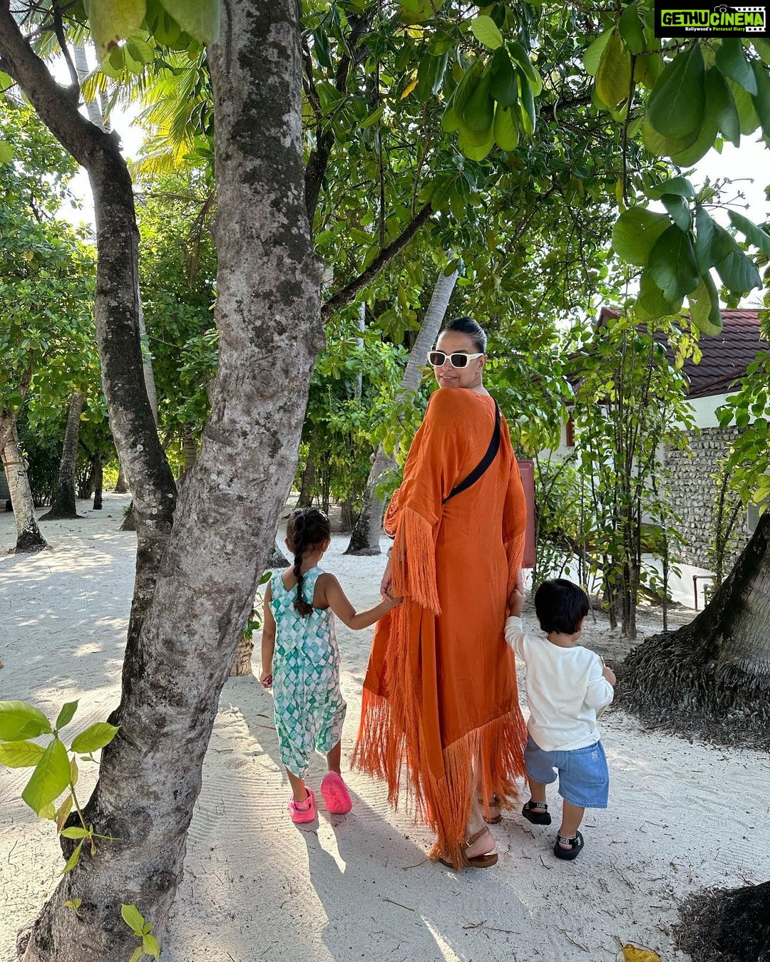 Neha Dhupia Instagram - Take us to our favourite part of the π β¦ where the sun shines bright and everything feels right!!! π¬βοΈππ π€Ώπ’π¦ #springbreak #photodump part 1 . . . . @diamonds_thudufushi @oneaboveglobal