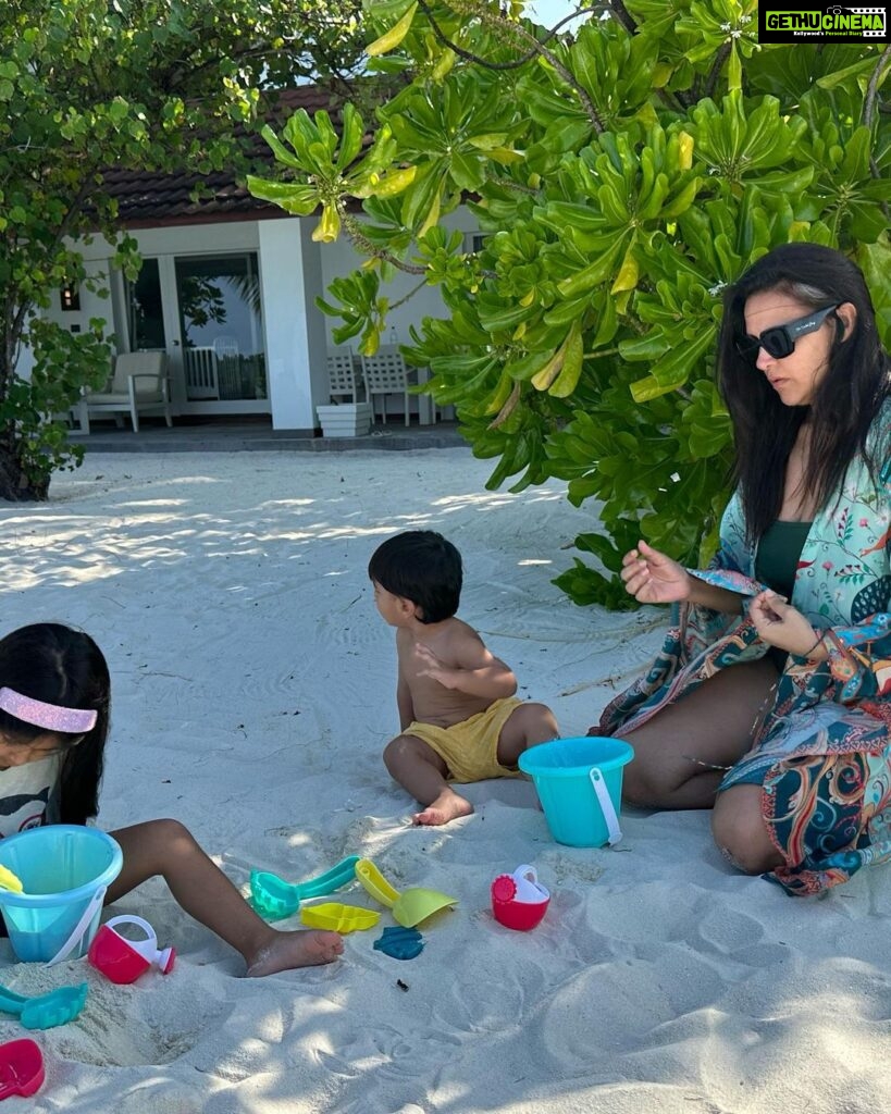 Neha Dhupia Instagram - Take us to our favourite part of the 🌎 … where the sun shines bright and everything feels right!!! 🐬✈️🌊🐠🤿🐢🦈 #springbreak #photodump part 1 . . . . @diamonds_thudufushi @oneaboveglobal