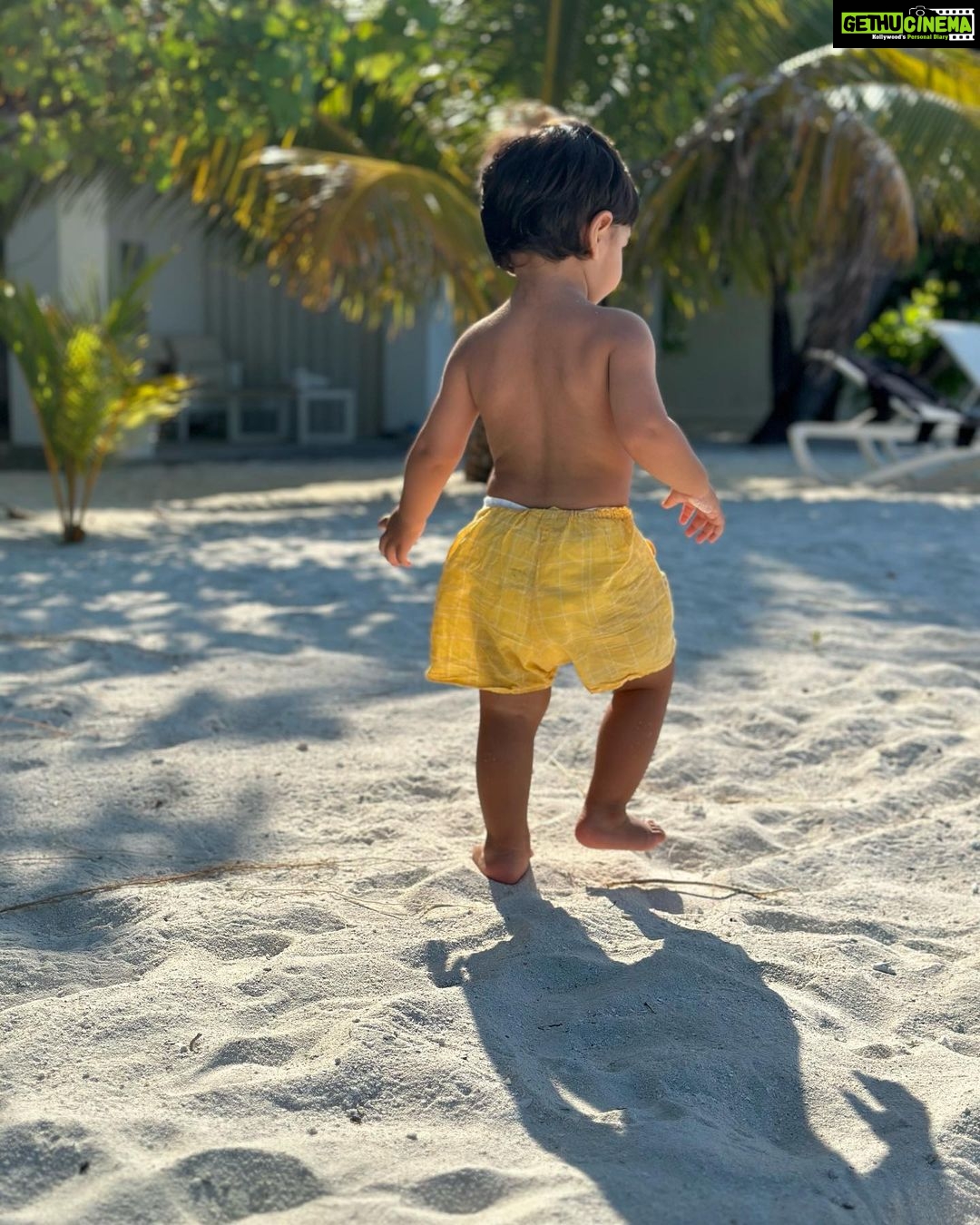 Neha Dhupia Instagram - Take us to our favourite part of the π β¦ where the sun shines bright and everything feels right!!! π¬βοΈππ π€Ώπ’π¦ #springbreak #photodump part 1 . . . . @diamonds_thudufushi @oneaboveglobal