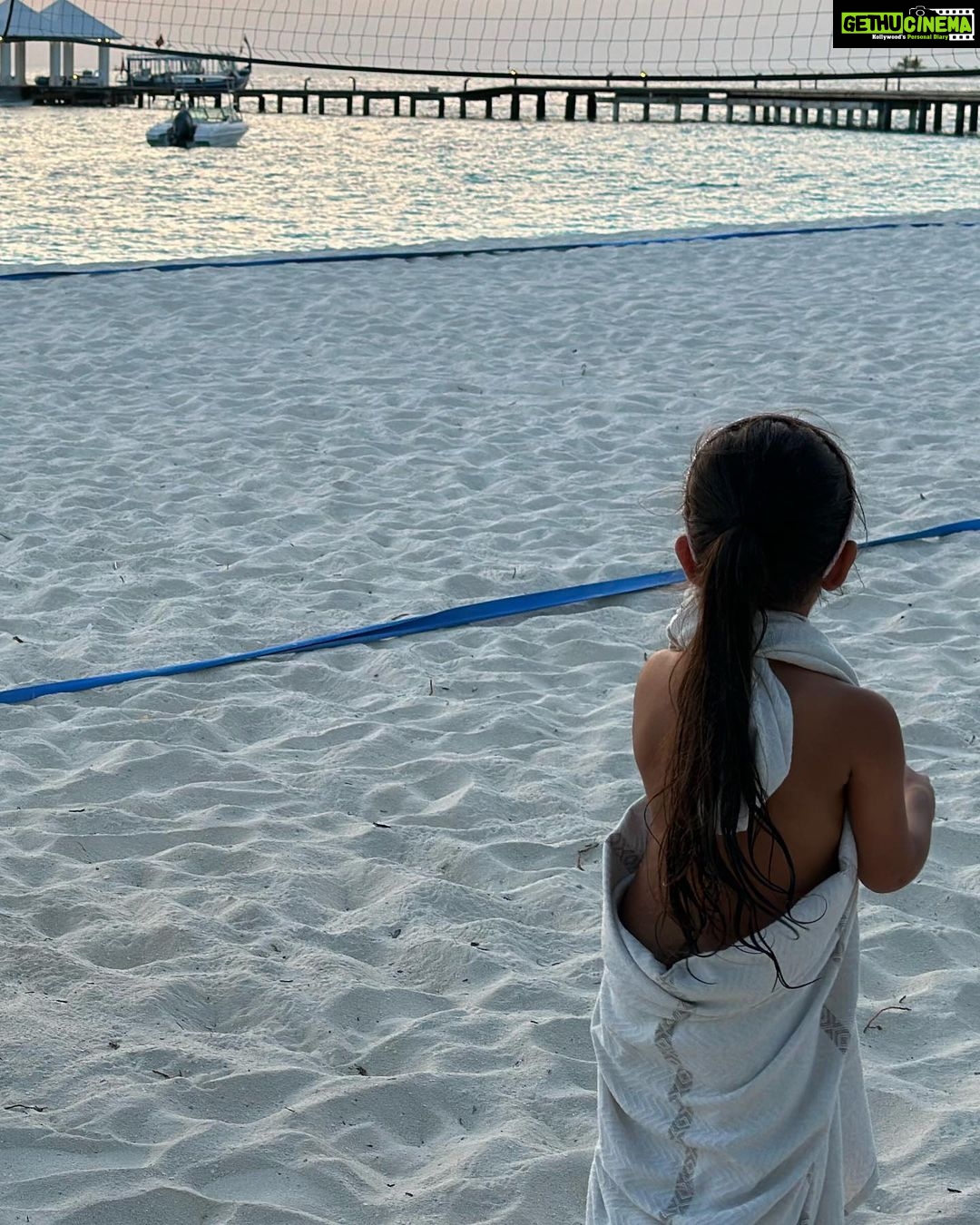 Neha Dhupia Instagram - Take us to our favourite part of the π β¦ where the sun shines bright and everything feels right!!! π¬βοΈππ π€Ώπ’π¦ #springbreak #photodump part 1 . . . . @diamonds_thudufushi @oneaboveglobal