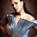 Neha Dhupia Instagram - She sells … sea 🌊 shells 🐚… on the sea shore … 😉 . . . . . . . . @gauravguptaofficial @ggpanther @houseofshikha @ayeshakhanna20 👗 @inirahk @mitavaswani 💄 @kamaldeepss @kapilcharaniya @thakkerrishi