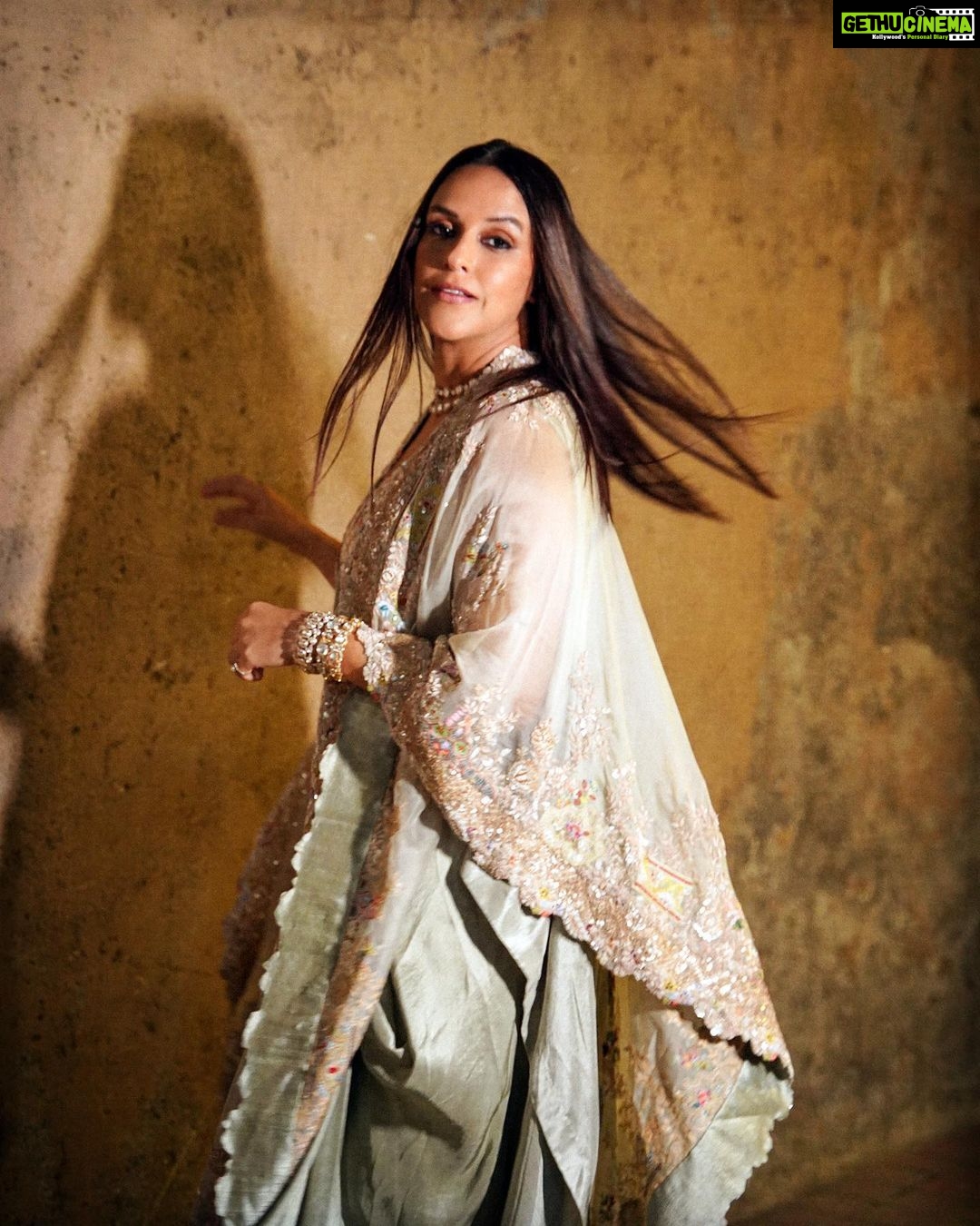 Neha Dhupia Instagram - Silver dust - moon shine and all things fine ✨ . . . . . . . . In @anamikakhanna.in @thevisheshkhanna @anmoljewellers By @ayeshakhanna20 Muah @hridadeepakmakeupandhair 📸 @kapilcharaniya