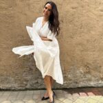 Neha Dhupia Instagram - Look who decided to walk straight into mamas arms … when daddy was clicking photos of mama ♥️♥️♥️♥️♥️ @guriqdhupiabedi my ♥️🌍 . . . . . . . 👗 @twinklehanspal By @ayeshakhanna20 💄 @vilokaaaaa @thatmakeupmisfit