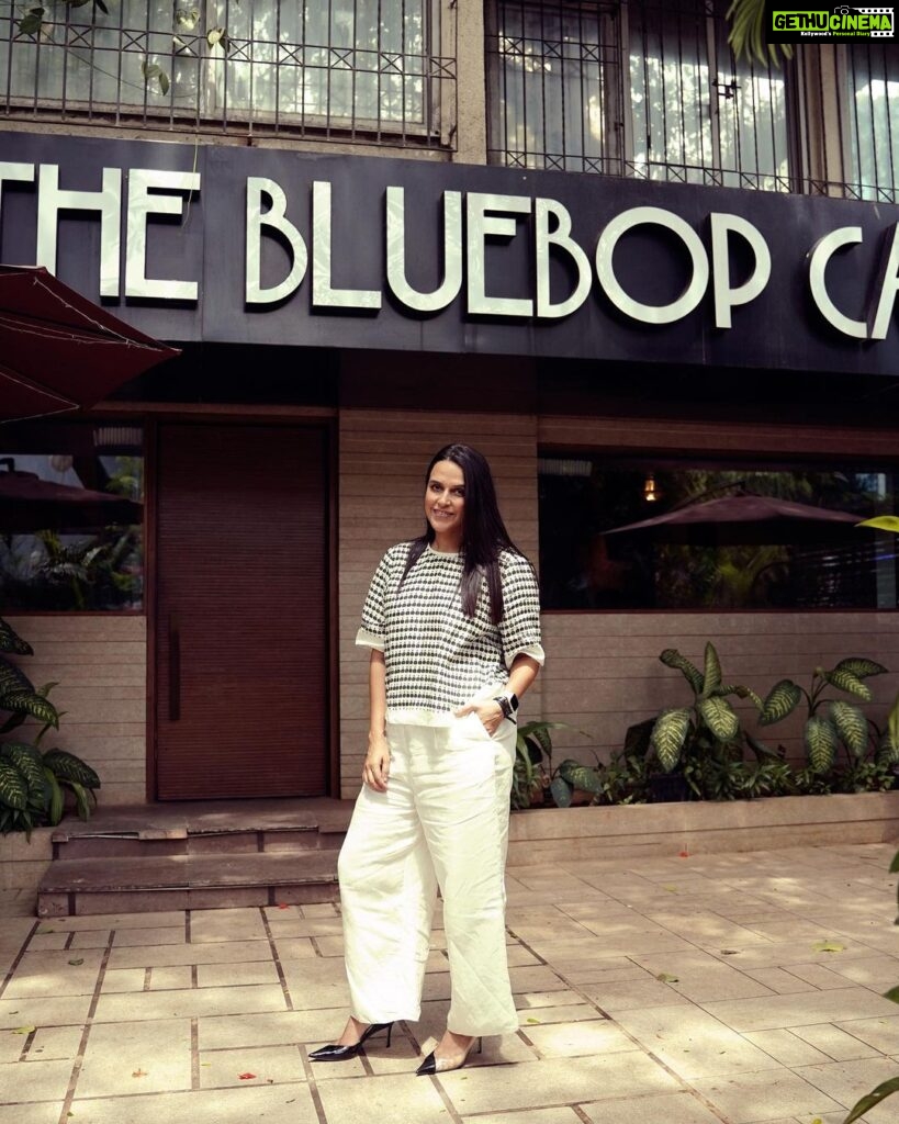 Neha Dhupia Instagram - 🍕 + me … the ultimate love affair 😍 . . did nt have to travel far to discover the yummiest food , cocktails ,desserts n bakery… I could go on !!! @bluebopcafe I’m coming back for every meal!!!