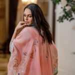 Neha Dhupia Instagram - A day in #delhi … 🌸 . . . . . . . . @anamikakhanna.in @thevisheshkhanna @anmoljewellers @ayeshakhanna20 @mitavaswani @cineloveproductions @ronavkumar 📸
