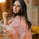 Neha Dhupia Instagram - A day in #delhi … 🌸 . . . . . . . . @anamikakhanna.in @thevisheshkhanna @anmoljewellers @ayeshakhanna20 @mitavaswani @cineloveproductions @ronavkumar 📸