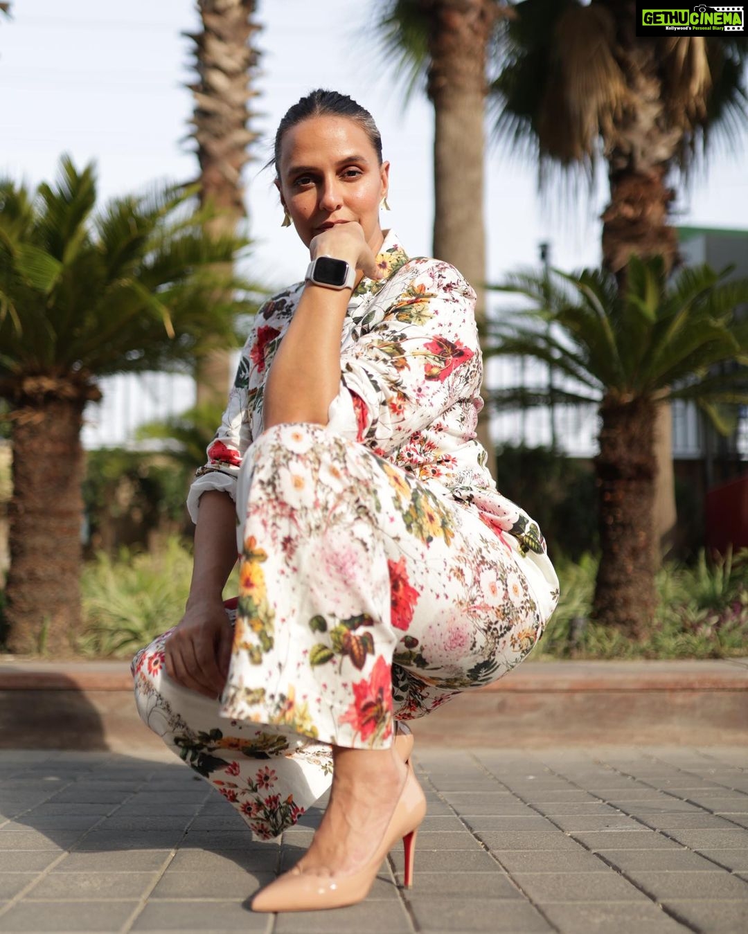 Neha Dhupia Instagram - High heels 👠+ deep squat … aaj ke liye itna hi 😛 . . . . . . . . . . @coverstoryfsl @ayeshakhanna20 @niiaashi @diva_rose21 @kiran_chhetri92 @karanrai001 @thephotodost 📸 #delhi