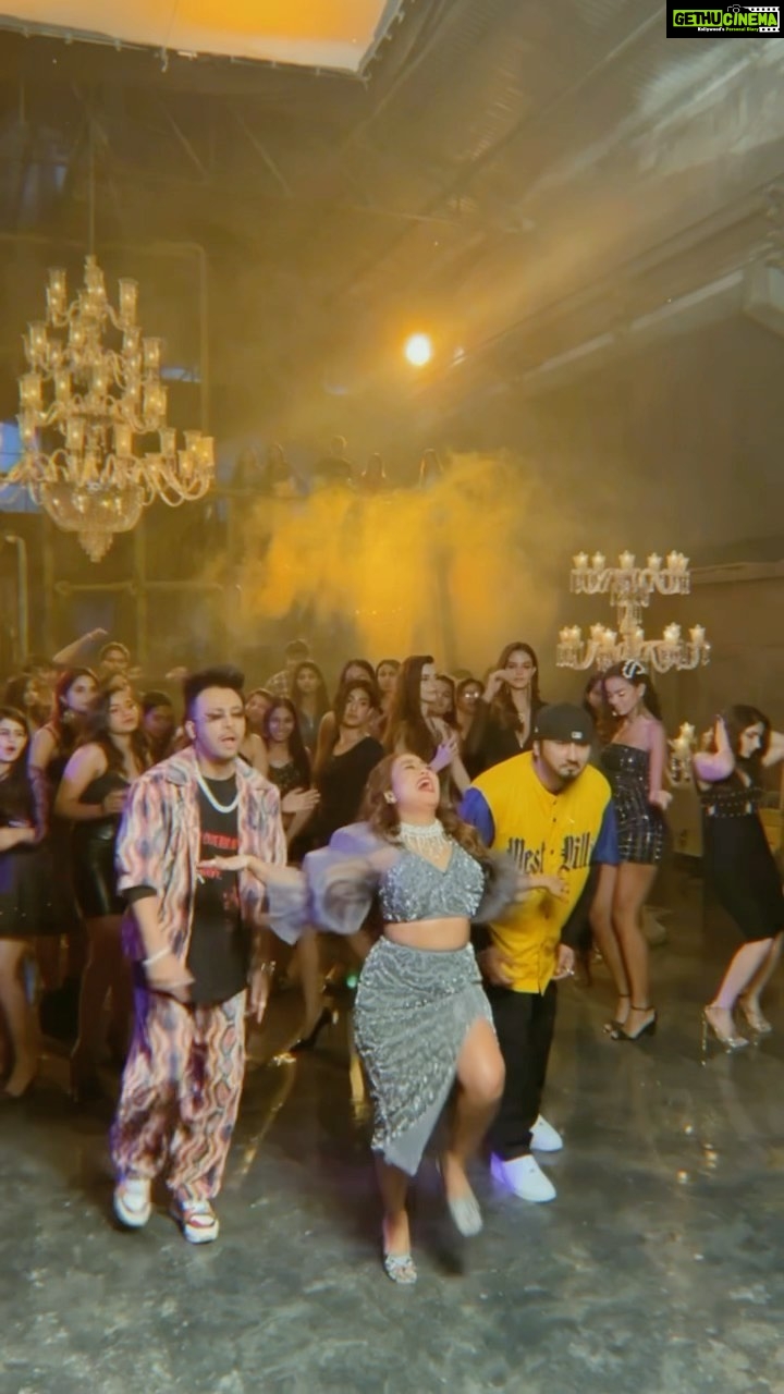 Neha Kakkar - 2.6 Million Likes - #KantaLaga Ooui Maa! 🔥🔥
#NehaKakkar #ReelItFeelIt @desimusicfactory 😘