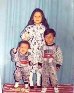Neha Kakkar Instagram - Happy Bhai Dooj to the Best Brother &  Best Sister in the world!!! ♥️🙌🏼 The way @sonukakkarofficial Didi is holding Me and @tonykakkar Bhaiyu, she has the same kind of love for us, infact more. Love You Sonu Didi and Tony Bhaiyu 🥰🤗😇🙏🏼 
P.S. Recognise the #ChotiNehu ? 🙈

#KakkarSiblings #KakkarFamily