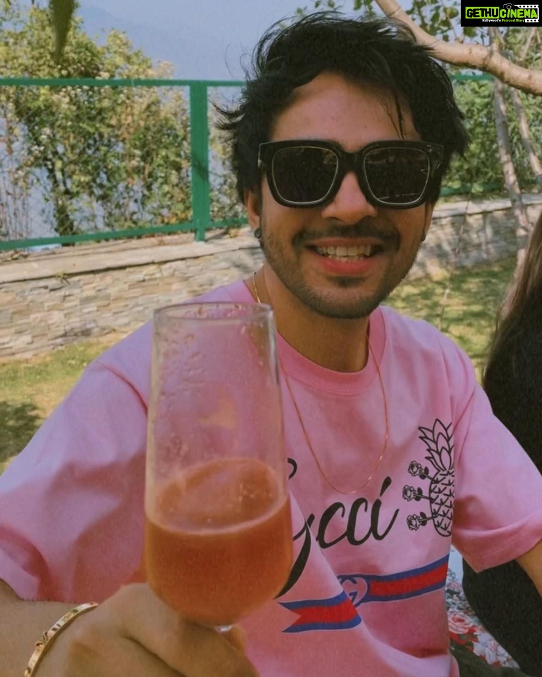Neha Kakkar Instagram - Good Times Only! ♥️ @tonykakkar Bhaiyu’s birthdayyyy 🥳😍