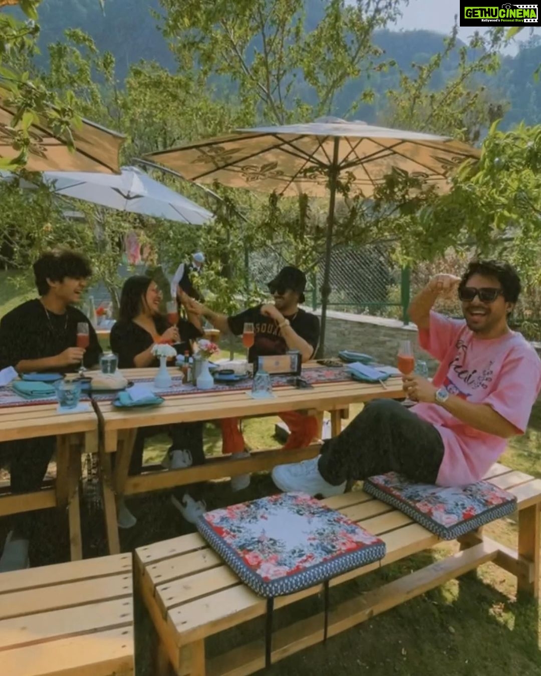 Neha Kakkar Instagram - Good Times Only! ♥️ @tonykakkar Bhaiyu’s birthdayyyy 🥳😍