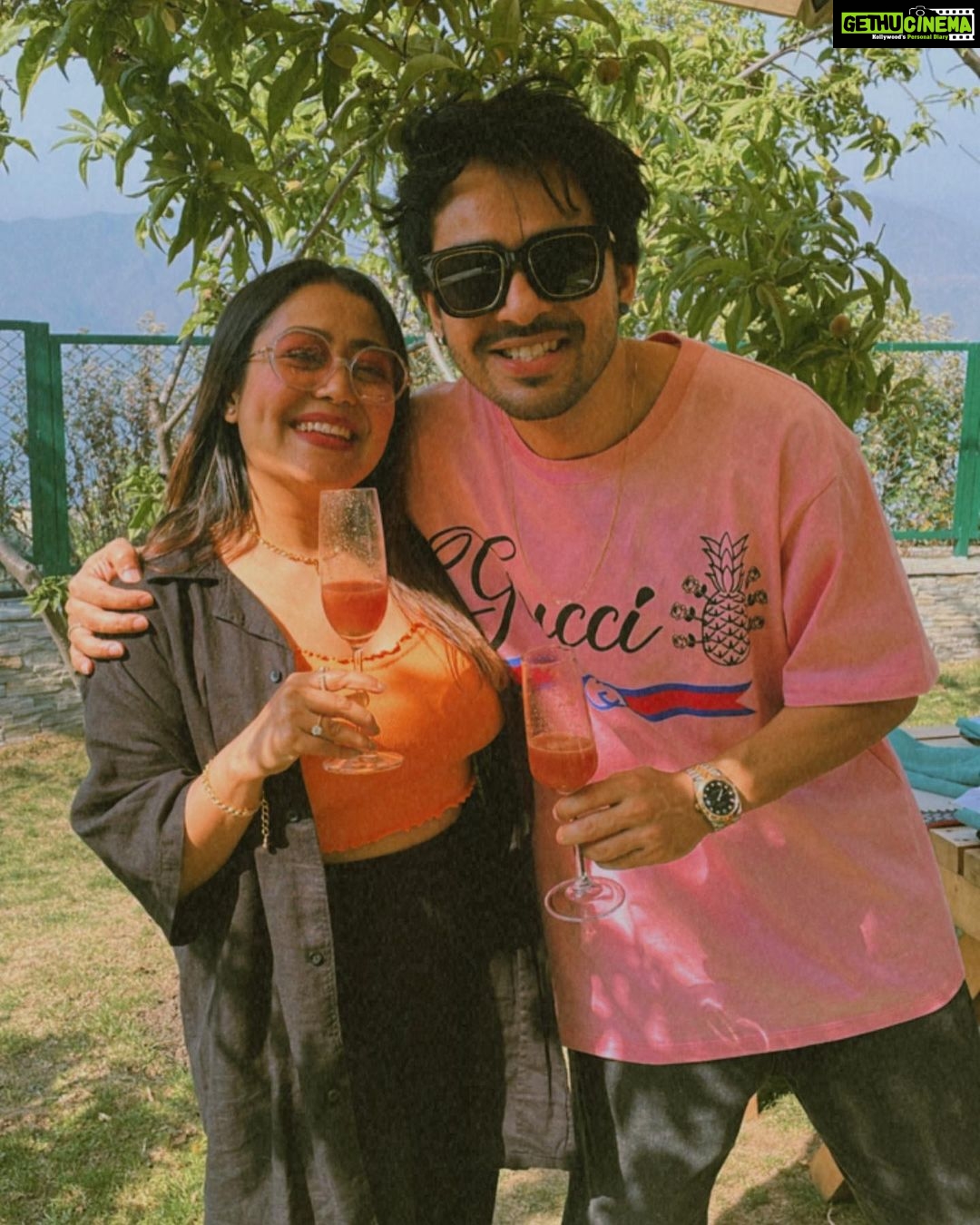 Neha Kakkar Instagram - Good Times Only! ♥️ @tonykakkar Bhaiyu’s birthdayyyy 🥳😍