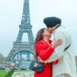 Neha Kakkar Instagram – City of Love #Paris looks BEAUTIFUL! But Only when You’re around, not without You My Love! @rohanpreetsingh ♥️

#NehuPreet Eiffel Tower